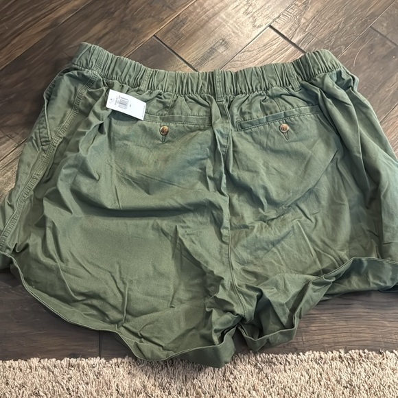 Women's Green Casual Shorts - Old Navy - Picture 5 of 5